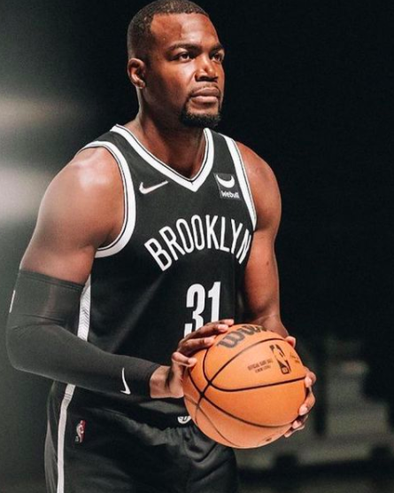 圣安东尼奥马刺迎国王杯关键赛，清晨更衣室发声，引发热议，赛季目标并未改变的简单介绍