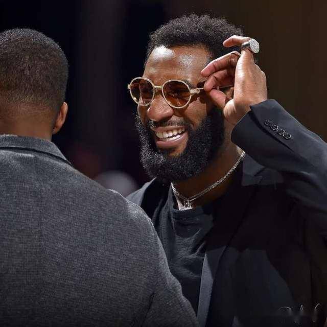 里程碑夜埃因霍温造点机会；NBA季后赛今夜刷纪录；信心回归；临场指挥获称赞的简单介绍